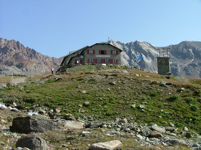 Rifugio Casati 001.jpg
